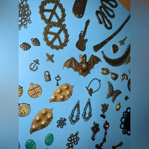 Huge Assorted Lot of Gold and Antique Bronze Pendant & Charms Collection - Lot 1 - Picture 10 of 16